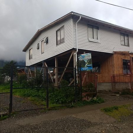 Hostal Y Cabanas Ventisquero Puerto Puyuguapi Exterior foto