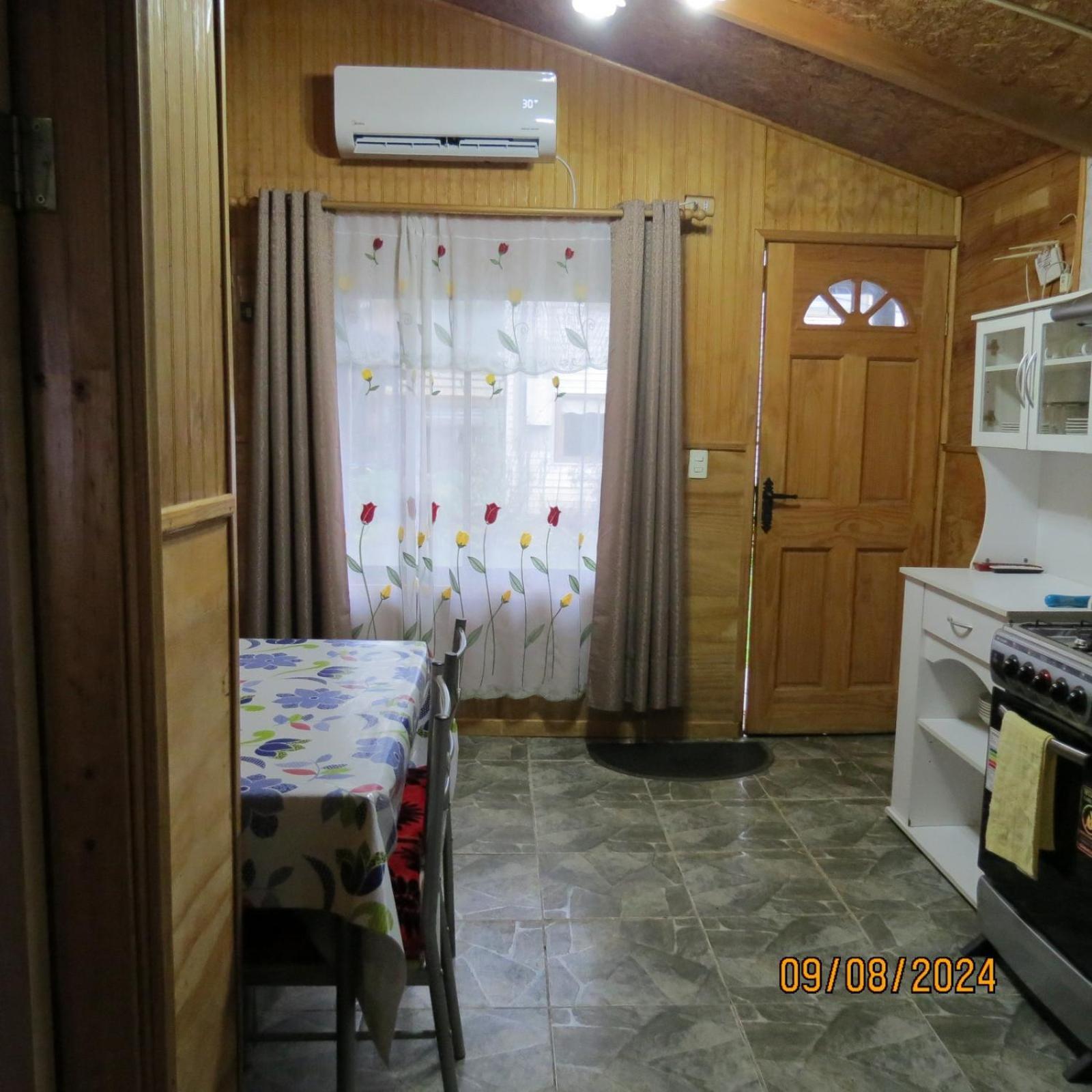 Hostal Y Cabanas Ventisquero Puerto Puyuguapi Exterior foto